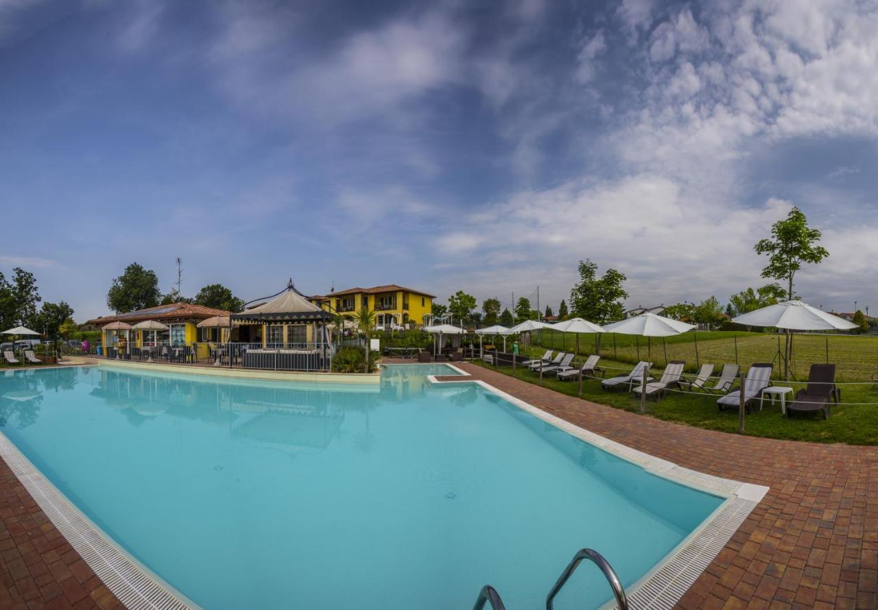 Residence Karina Moniga del Garda Exteriör bild