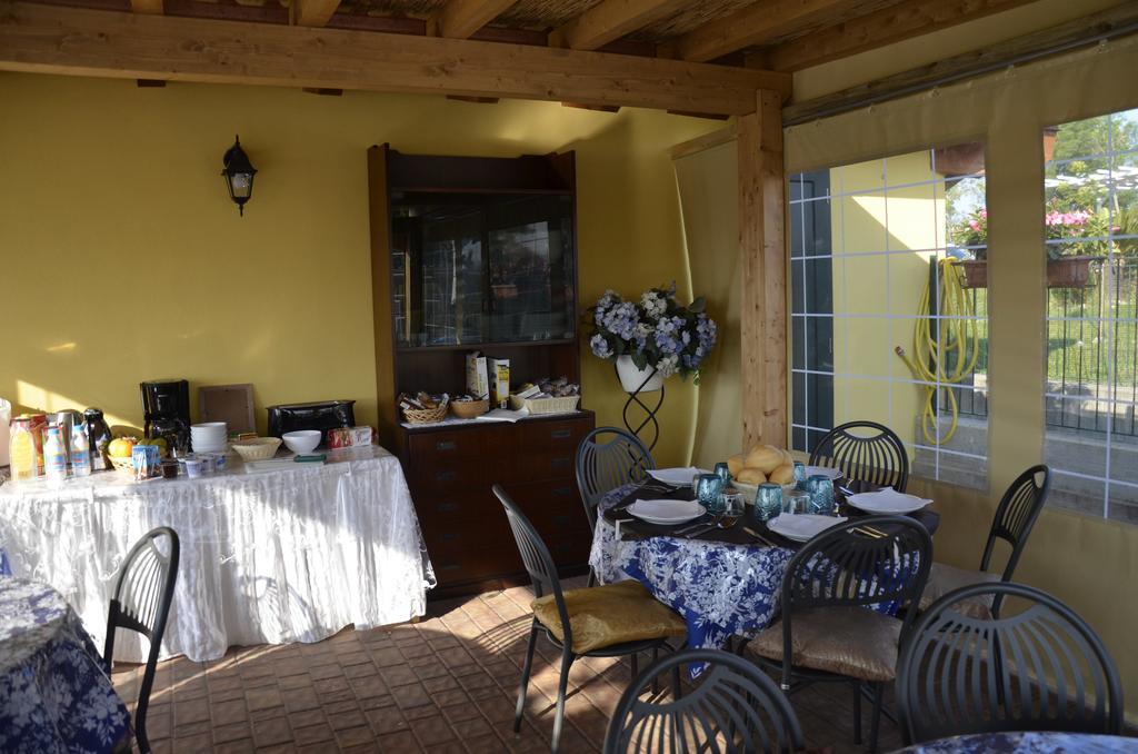 Residence Karina Moniga del Garda Exteriör bild