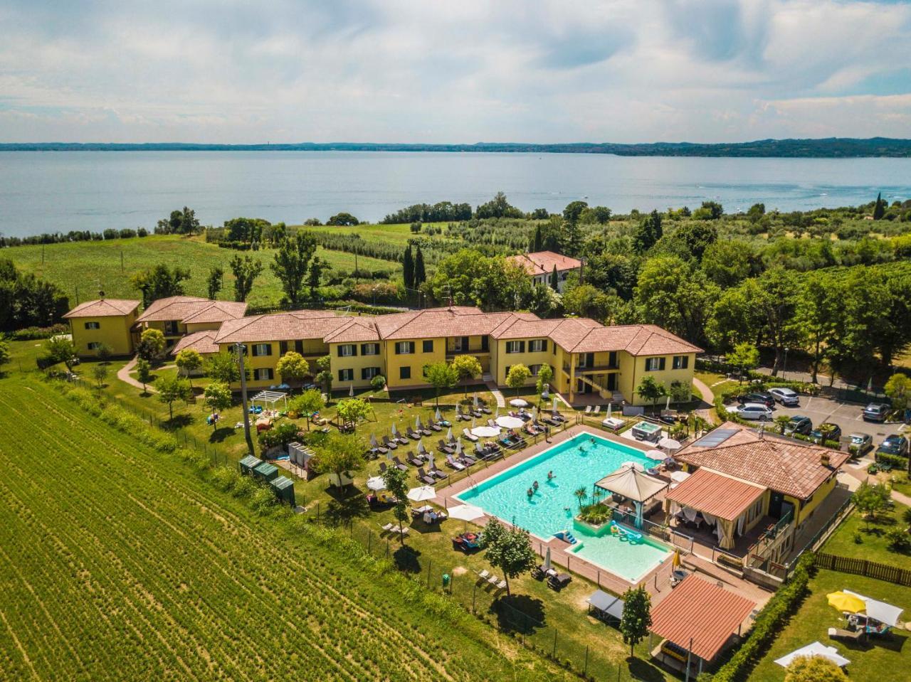 Residence Karina Moniga del Garda Exteriör bild