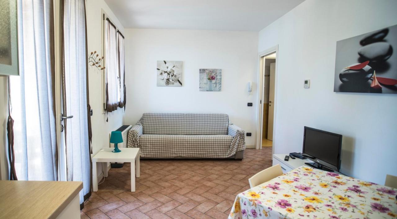 Residence Karina Moniga del Garda Exteriör bild