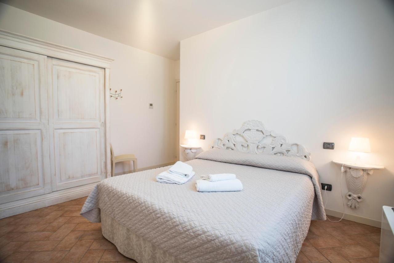 Residence Karina Moniga del Garda Exteriör bild
